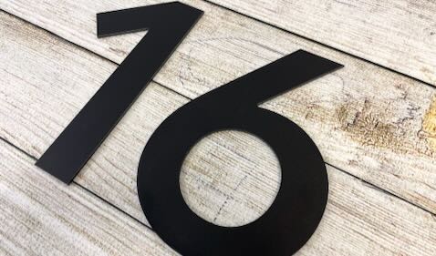 Huisnummer cijfer zwart vrijstaand