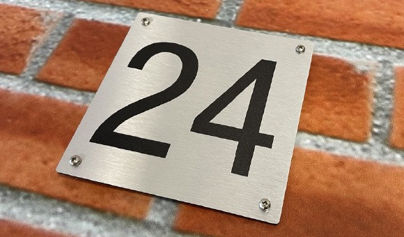 rvs-look huisnummerbord