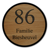 Naambord voordeur hout van teakhout gegraveerd met mat zwarte achterplaat 20 x 20 cm