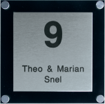 RVS naambord met zwarte perspex achterplaat 20 x 20 cm